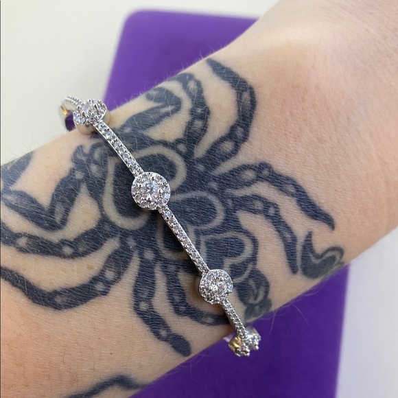 💛 Elegant 18k White Gold Plated Crystal Bracelet - Picture 6 of 7